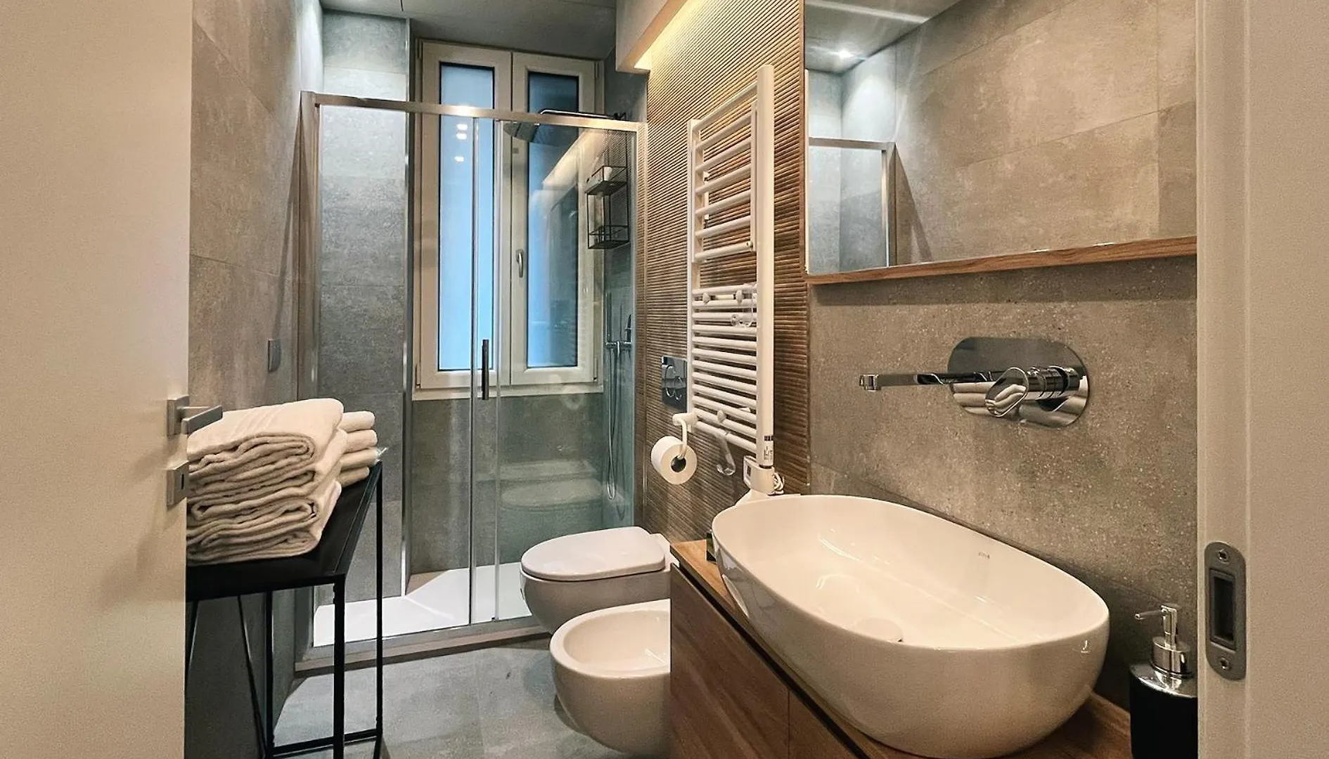 Central Charm Apartment Milan Italy