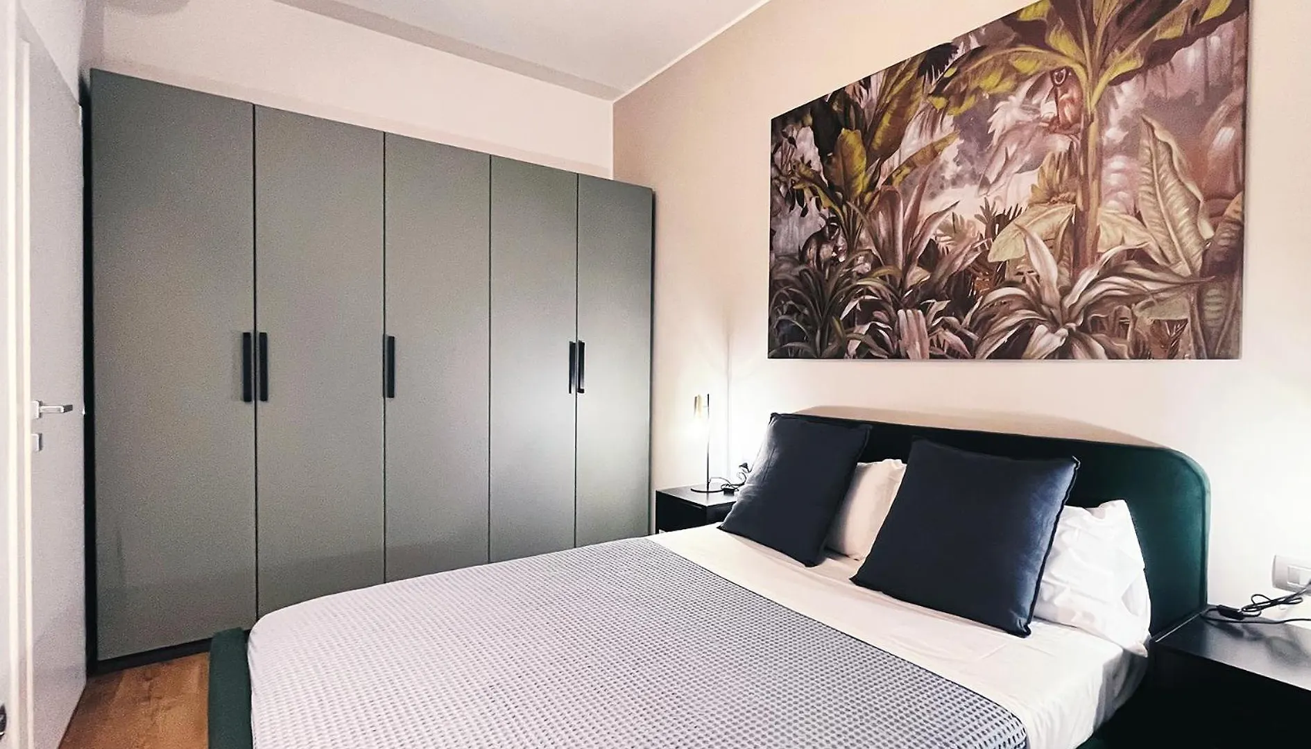 Central Charm Apartment Milan Italy